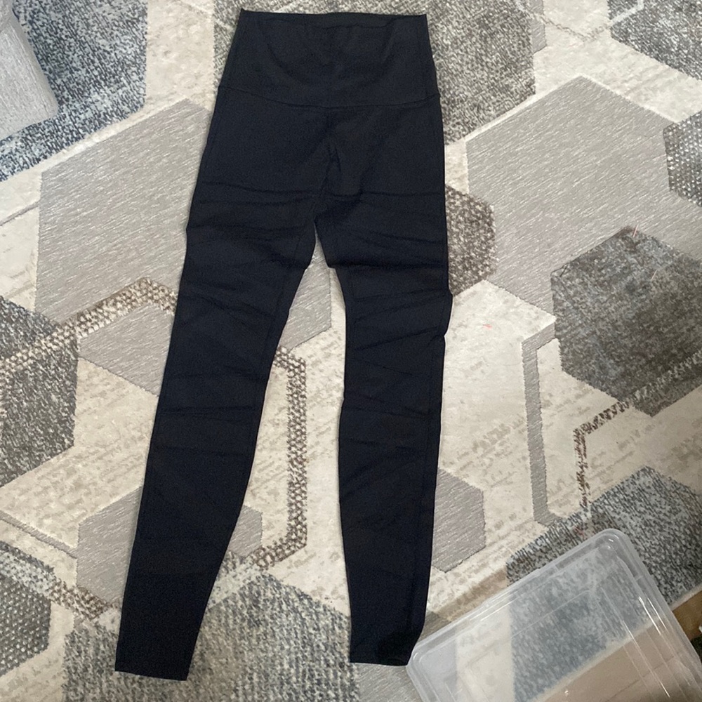 Lululemon black leggings with mesh, size 6, excellent condition